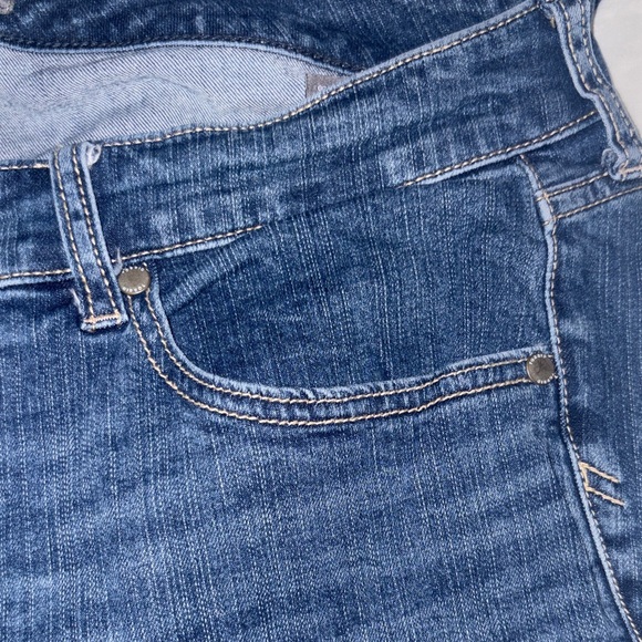 Torrid - Crop Boyfriend Vintage Stretch Jeans - Size 14 - Picture 8 of 12